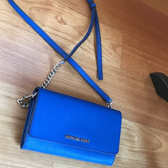 Authentic Michael Kors wallet on chain crossbody - Picture 8 of 8